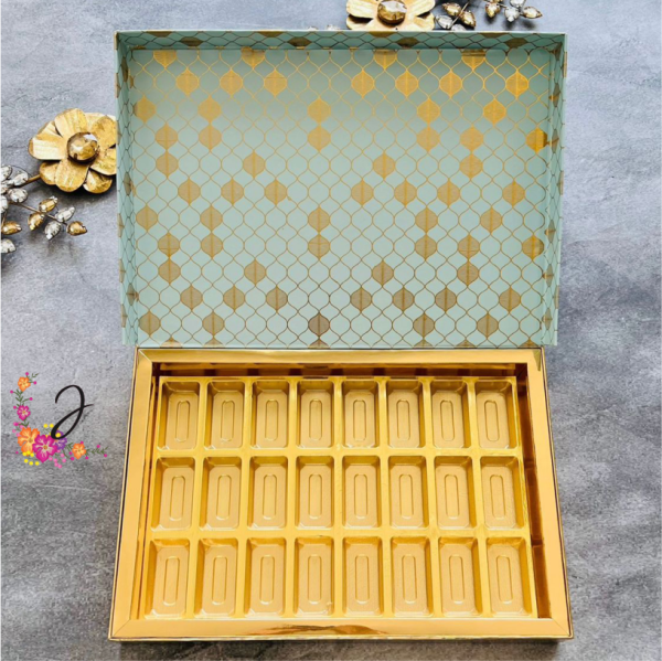 Bookstyle rigid box with festive foiling print. - Image 3